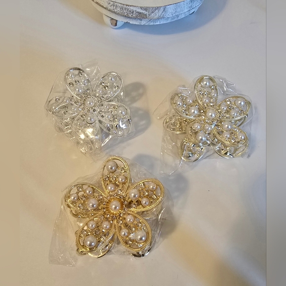 Flower Metal Claw Clips Bundle of 3 * Read Details - Picture 5 of 9